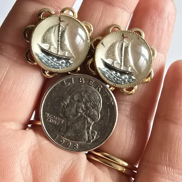 Vintage sail boat earrings screwback reverse carved painted bubble sailboat - Picture 3 of 13